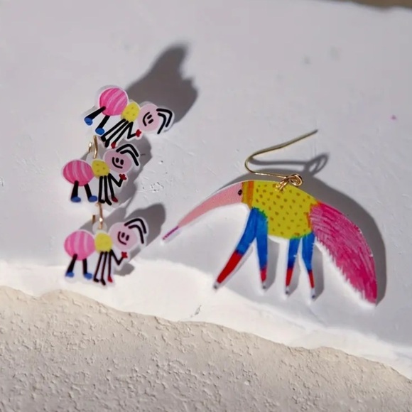 ๐ฅAnteater and Ants Unique Asymmetrical Dangle Earrings - Picture 2 of 3